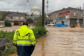 Sakarya Karasu'da Şiddetli Yağış Nedeniyle Dere Taştı Evleri Su Bastı