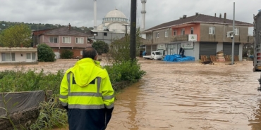 Sakarya Karasu'da Şiddetli Yağış Nedeniyle Dere Taştı Evleri Su Bastı