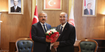 TBMM Başkanvekilliği görevinden istifa eden Bekir Bozdağ görevini Yusuf Beyazıt'a devretti