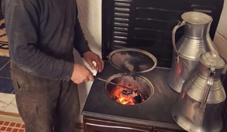 Polonyalı tamirci sobada odun yerine 133 çörek yakarak evini ısıttı