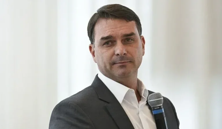 Brezilya’da Seçimi Kaybeden Flavio Bolsonaro’nun Pasaport Kararına Rağmen ABD’ye Kaçtığı İddia Edildi