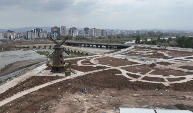 Sivas’ta Kızılırmak Kıyısına Kurulacak Rekreasyon Alanı Dört Etapta Tamamlanacak